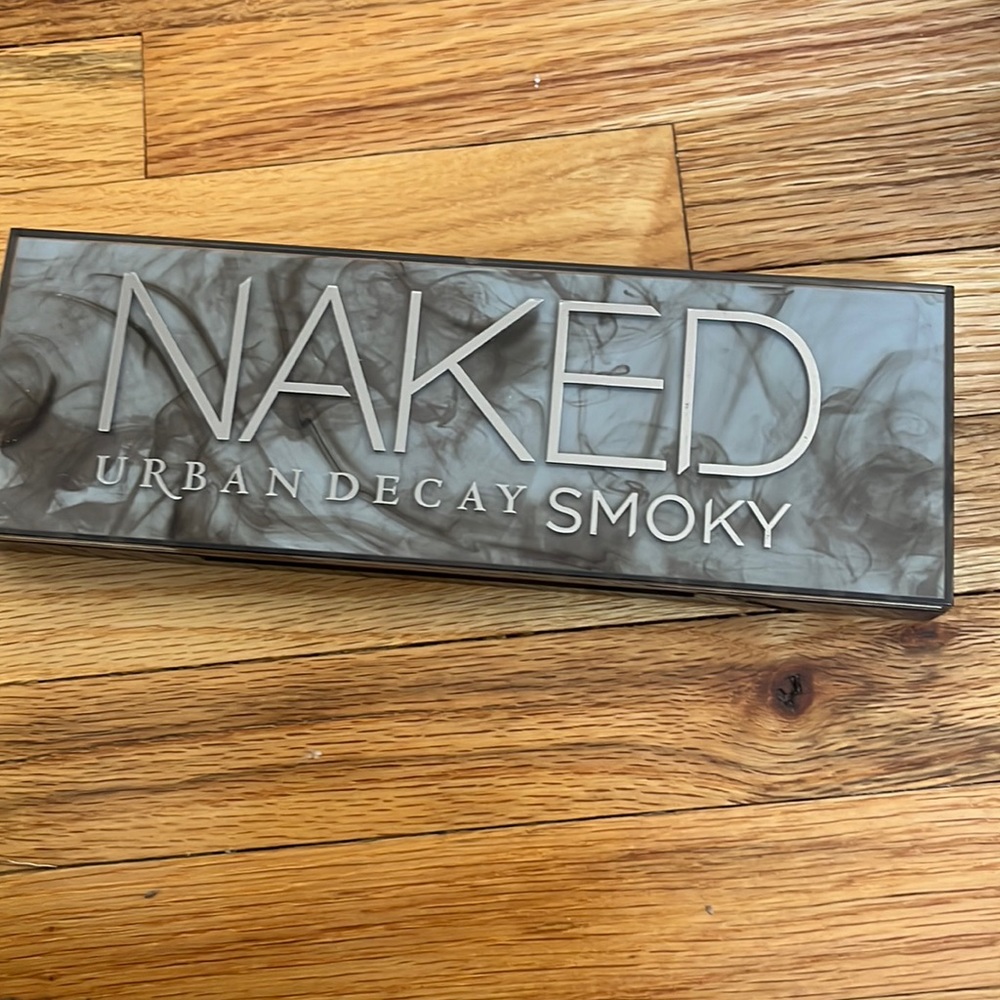 Iightly used urban decay smoky palette